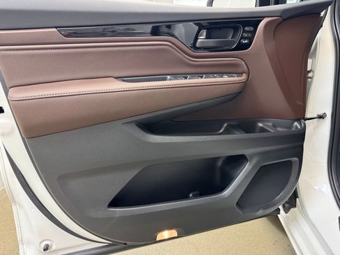 New 2026 Honda Odyssey Touring image 8