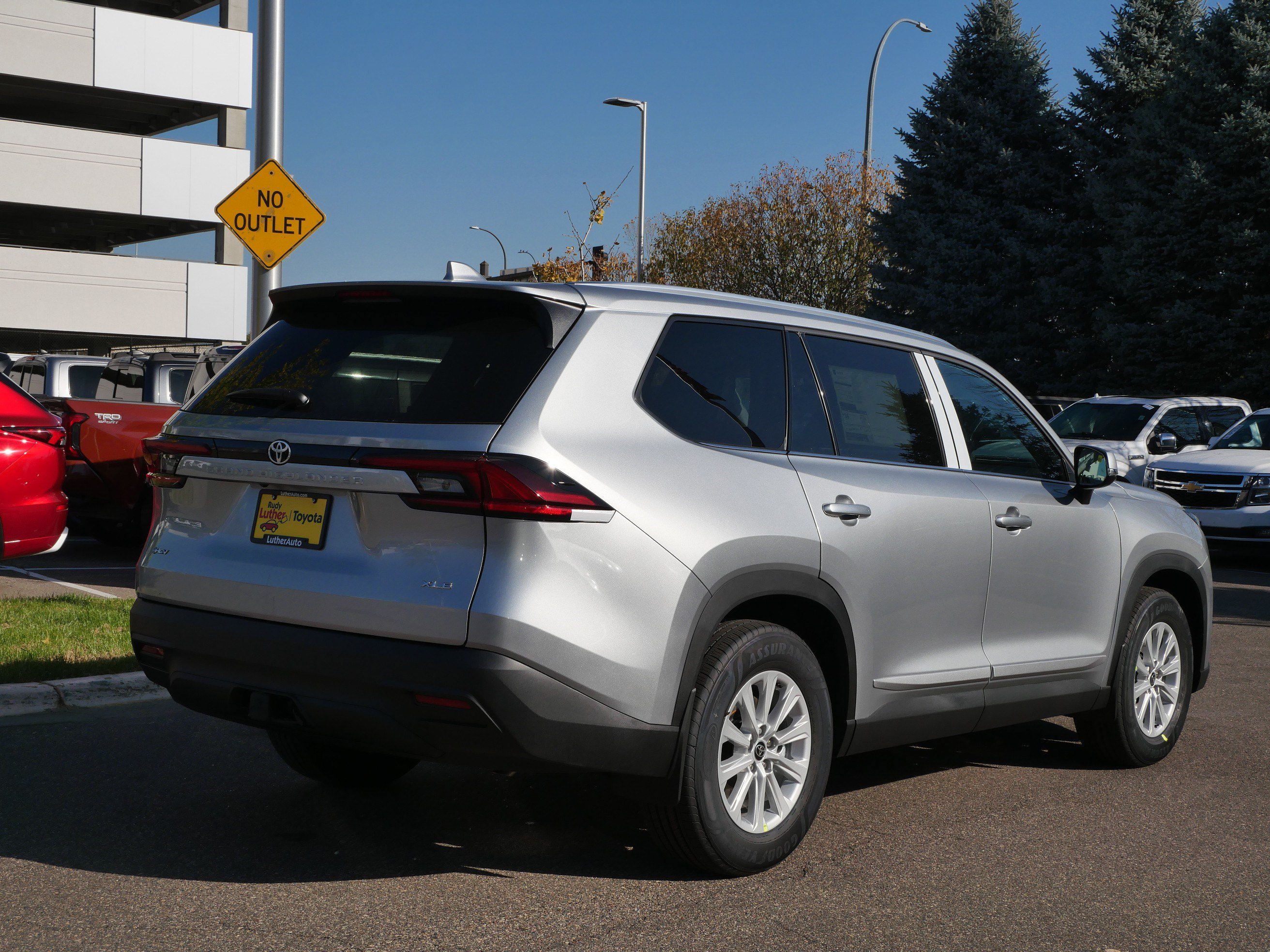 New 2026 Toyota Grand Highlander XLE FWD image 2