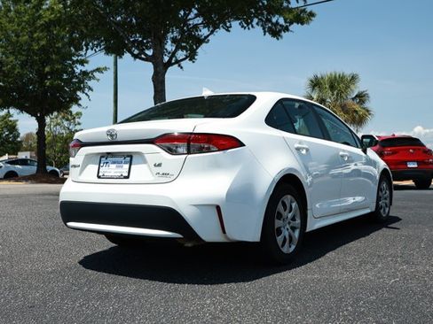Used 2022 Toyota Corolla LE FWD image 6