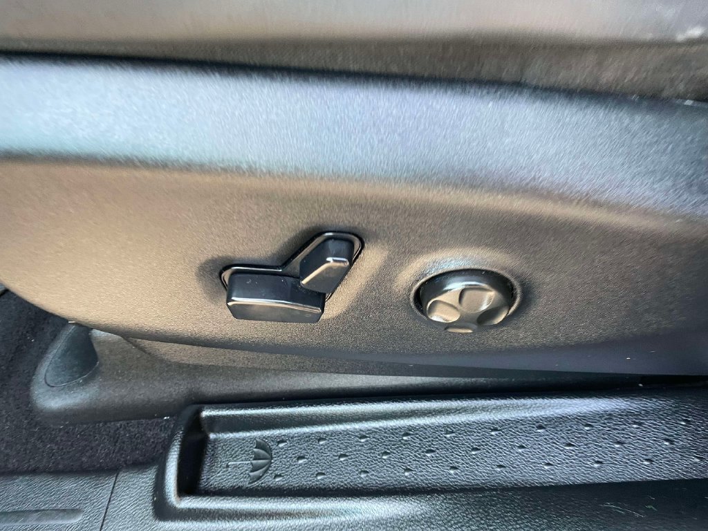 Used 2025 Chrysler Pacifica Select FWD image 19