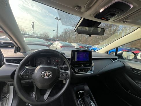 Used 2025 Toyota Corolla LE image 27