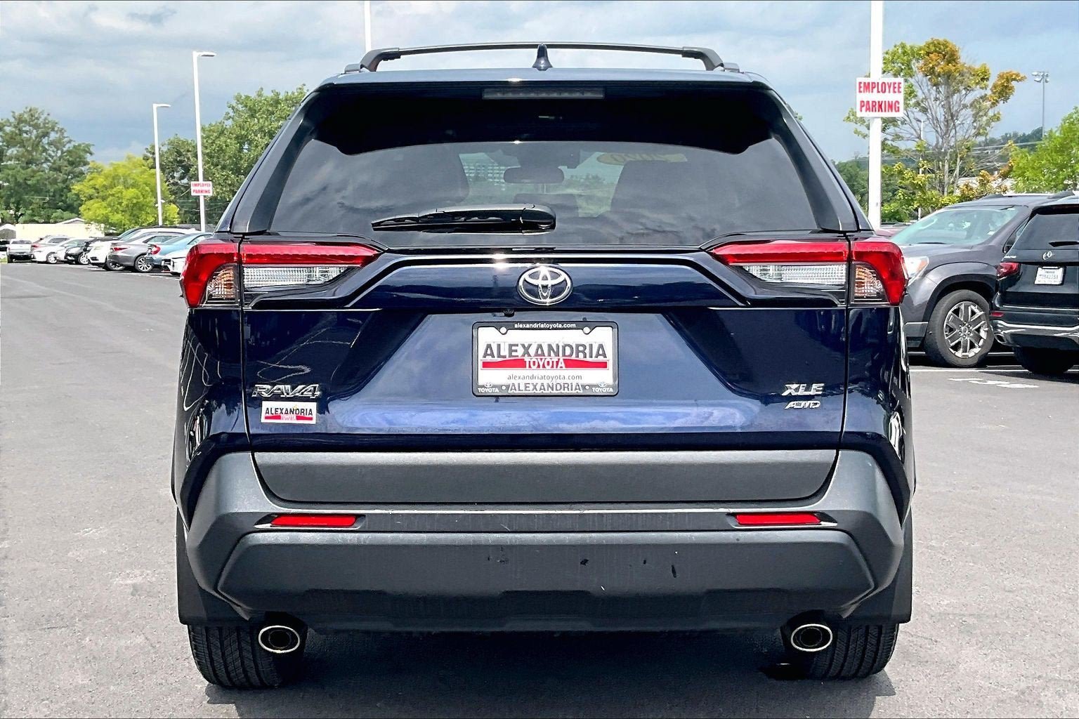 Used 2020 Toyota RAV4 XLE Premium AWD/4WD image 4