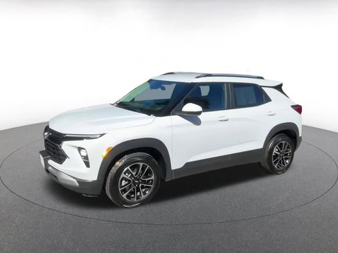 Used 2025 Chevrolet TrailBlazer LT image 8