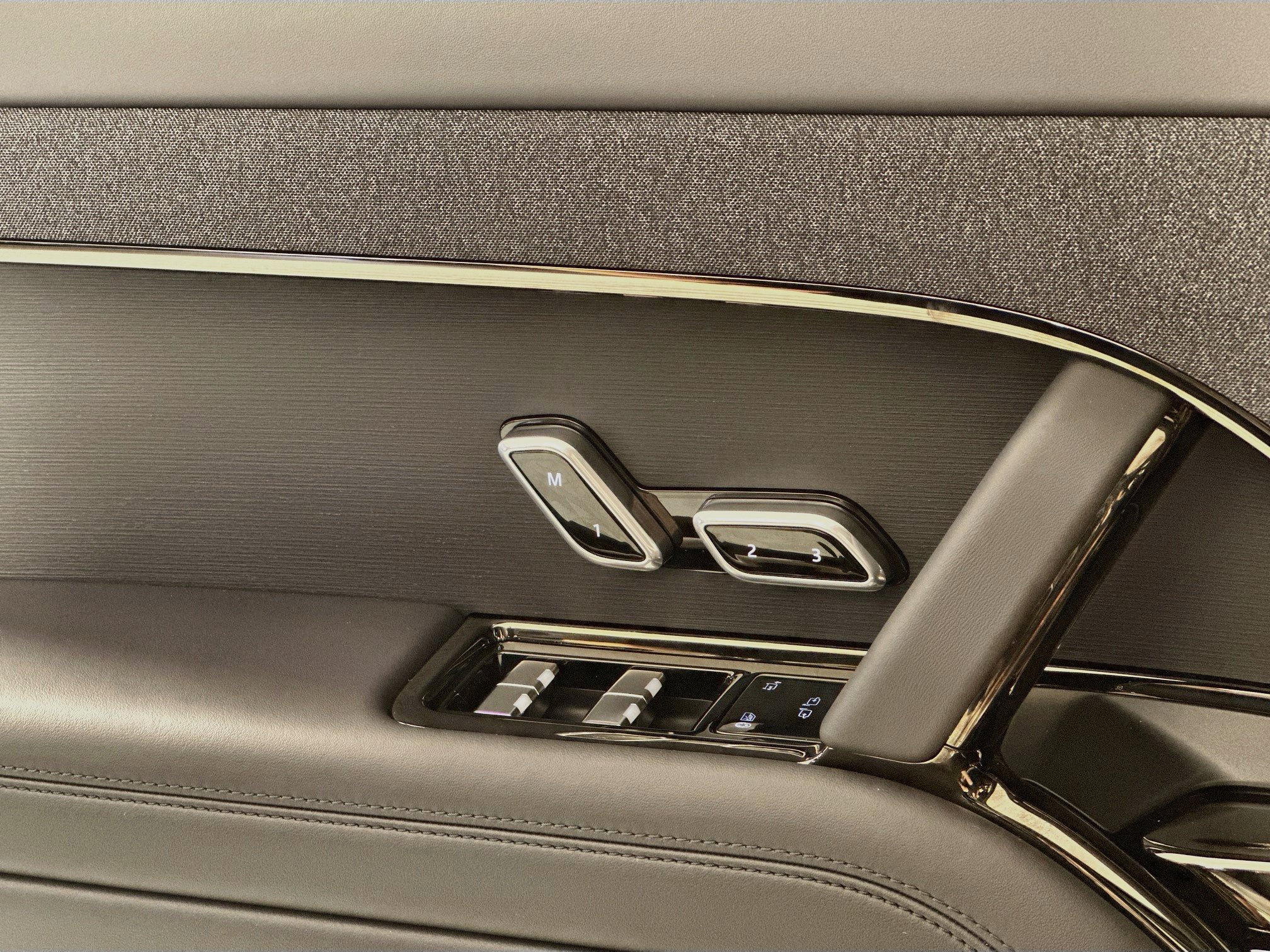 New 2027 Land Rover Range Rover Sport SE AWD/4WD image 17