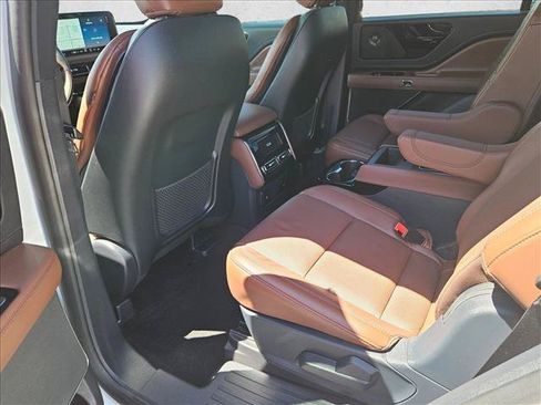 Used 2025 Lincoln Aviator Reserve w/ Jet Appearance Package AWD/4WD image 18