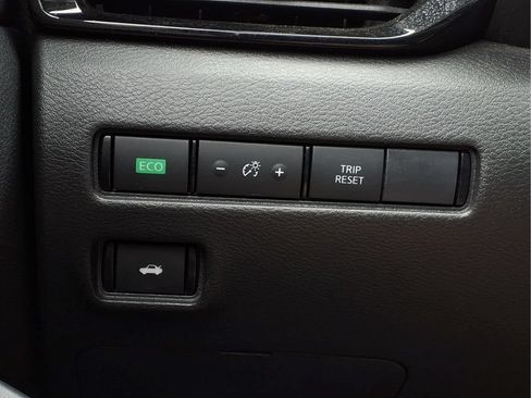 Used 2025 Nissan Sentra SV FWD image 15