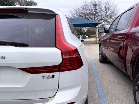 Used 2018 Volvo XC60 T6 Momentum w/ Advanced Package image 6