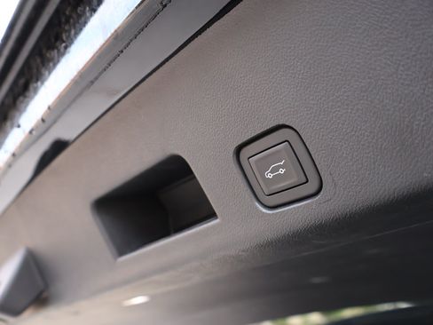 Used 2025 Chevrolet Traverse LT w/ Driver Confidence Package FWD image 22