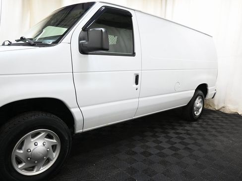 Used 2012 Ford E-150 and Econoline 150 w/ Premium Van Group image 10