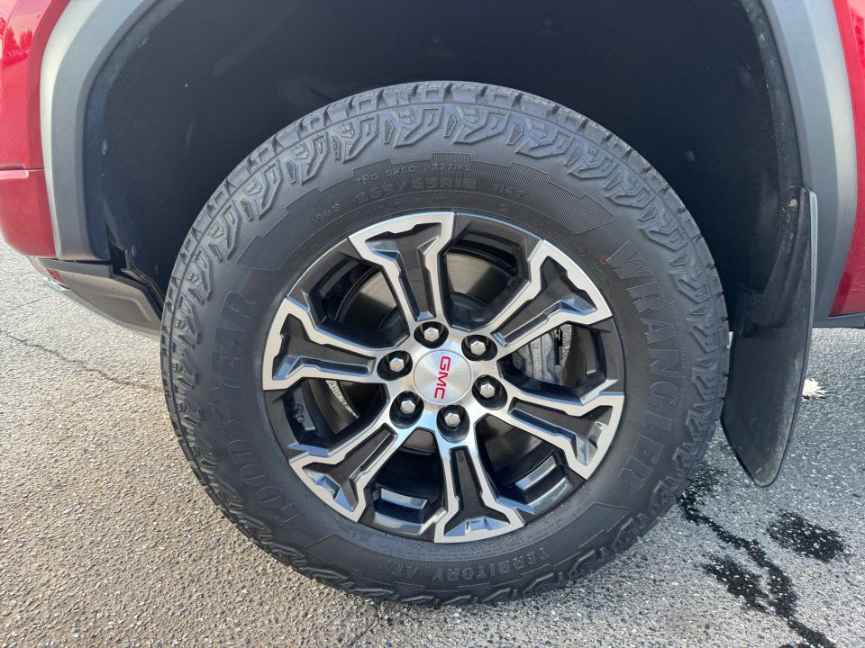 Certified 2024 GMC Canyon AT4 w/ Technology Package AWD/4WD image 31