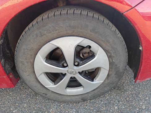 Used 2014 Toyota Prius Two image 29