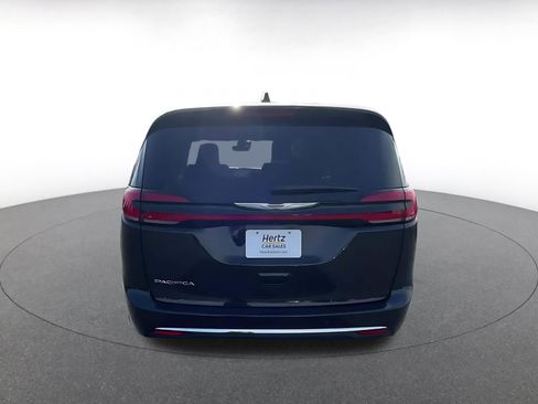 Used 2024 Chrysler Pacifica Touring-L image 12