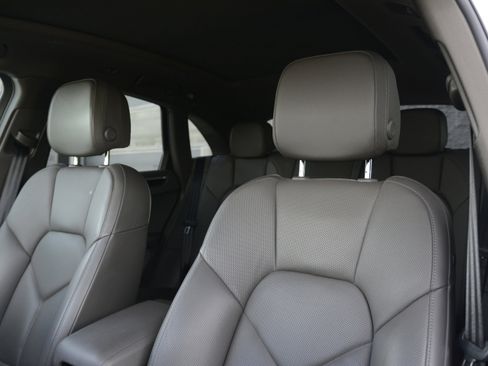 Certified 2021 Porsche Macan AWD/4WD image 5