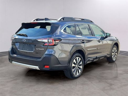 Used 2023 Subaru Outback Limited image 4