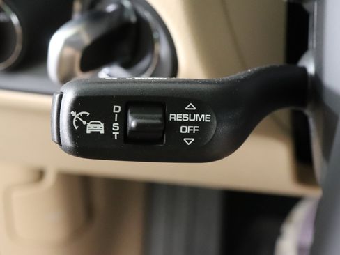 Used 2025 Porsche Macan image 38