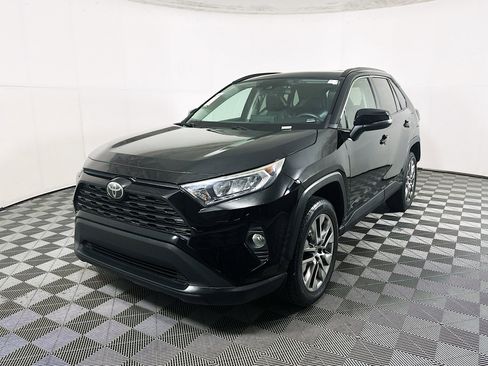 Used 2021 Toyota RAV4 XLE Premium image 7