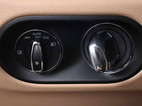 Certified 2026 Porsche Macan AWD/4WD image 24