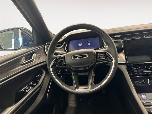 Used 2023 Jeep Grand Cherokee L Overland image 12