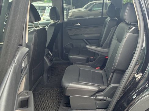 Used 2023 Volkswagen Atlas SE w/ Panoramic Sunroof Package FWD image 7