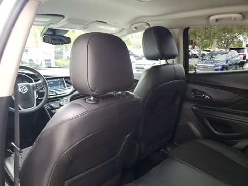 Used 2021 Buick Encore Preferred image 10