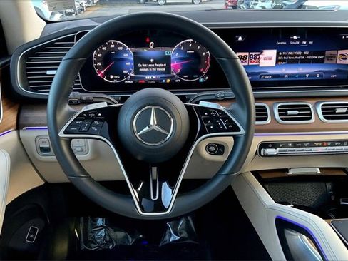 Used 2025 Mercedes-Benz GLE 350 4MATIC image 4