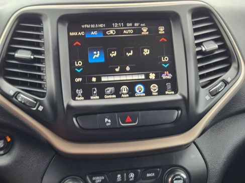 Used 2017 Jeep Cherokee Limited AWD/4WD image 13