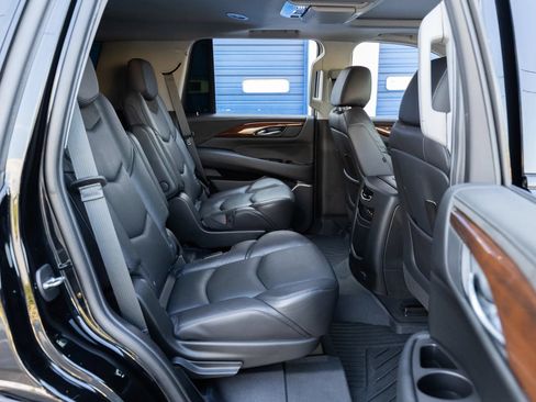 Used 2019 Cadillac Escalade Premium Luxury w/ Escalade Sport Edition AWD/4WD image 25