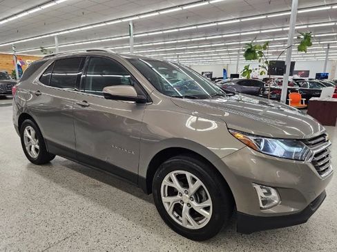 Used 2018 Chevrolet Equinox LT w/ Sun & Infotainment Package image 3