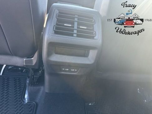 New 2025 Volkswagen Tiguan SE image 22