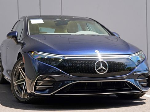 Used 2023 Mercedes-Benz EQS 580 4MATIC Sedan image 4