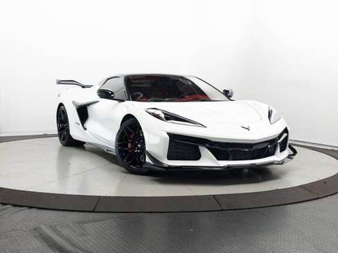 Used 2025 Chevrolet Corvette Z06 w/ Battery Protection Package RWD image 1