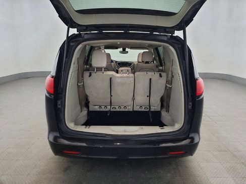 Used 2021 Chrysler Voyager Lxi FWD image 29