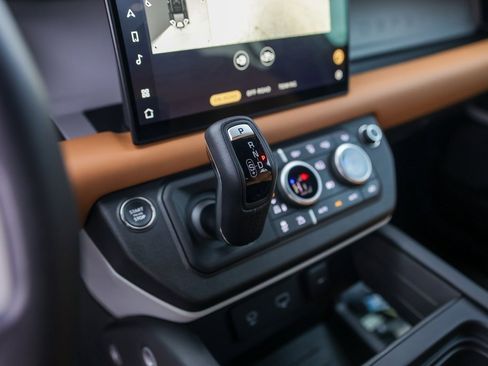 Used 2024 Land Rover Defender 110 SE image 22