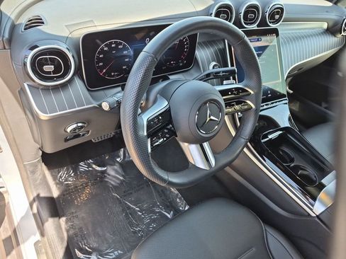 Used 2025 Mercedes-Benz GLC 350e 4MATIC image 11