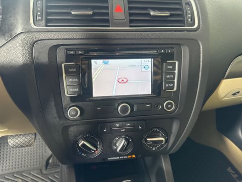 Used 2013 Volkswagen Jetta SEL image 18