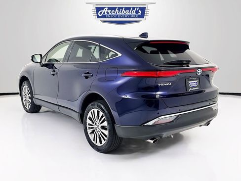 Used 2022 Toyota Venza XLE image 6