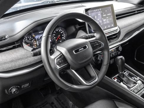 Used 2024 Jeep Compass Latitude AWD/4WD image 4