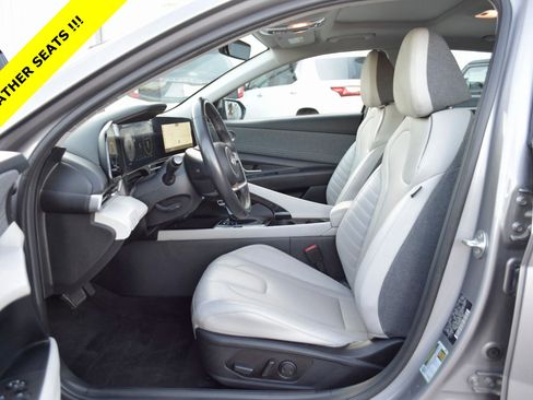 Used 2024 Hyundai Elantra Limited image 3