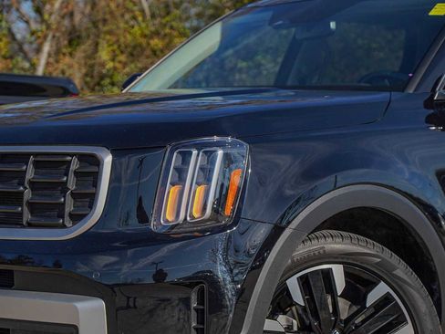 Certified 2024 Kia Telluride SX w/ Towing Package image 3