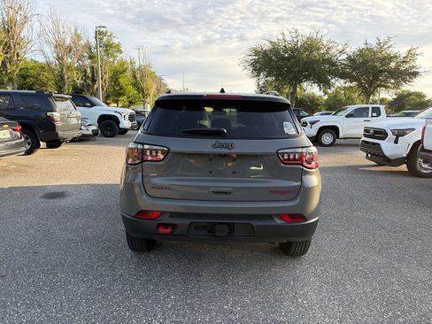Used 2022 Jeep Compass Trailhawk w/ Trailhawk Convenience Group AWD/4WD image 4