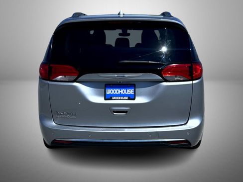 Used 2018 Chrysler Pacifica Touring-L Plus FWD image 6