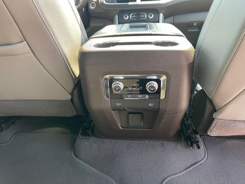 Used 2023 GMC Yukon SLT image 27