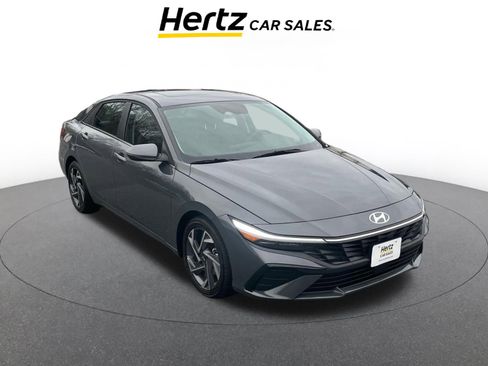 Used 2025 Hyundai Elantra Limited image 1