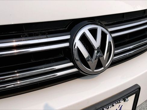 Used 2018 Volkswagen Tiguan Limited AWD/4WD image 24