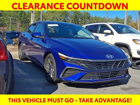 Used 2024 Hyundai Elantra SEL image 1