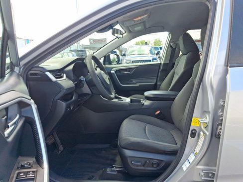 Used 2021 Toyota RAV4 XLE AWD/4WD image 13
