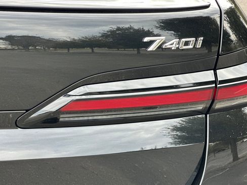 Used 2025 BMW 740i w/ Premium Package image 38