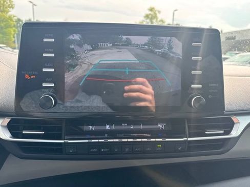 Used 2023 Toyota Sienna XLE FWD image 14