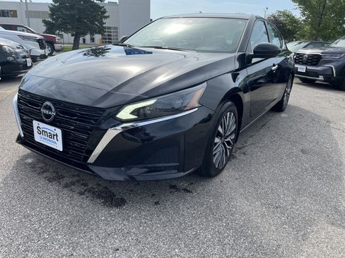 Used 2023 Nissan Altima 2.5 SV FWD image 2