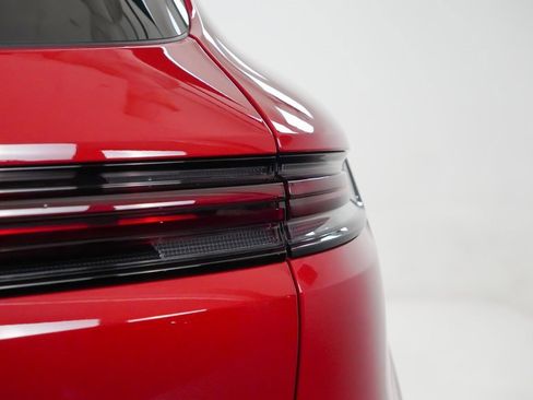 Certified 2025 Porsche Cayenne image 12